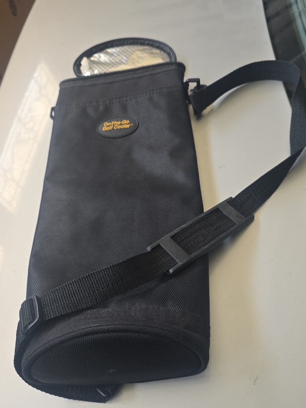 6 Pack Beer/Soda Insulated Black Bag - Shoulder Strap